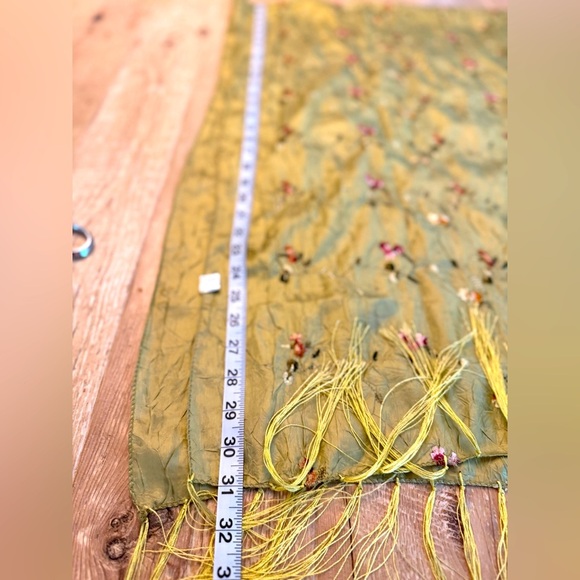 Silk blend green embroidered scarf fringed - Picture 3 of 4